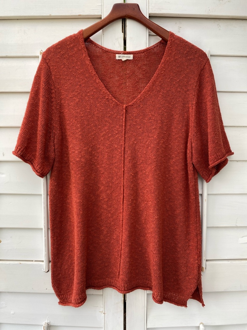 Everyday V-Neck Short Sleeve Sweater Knit Top in Rust/Burnt Orange